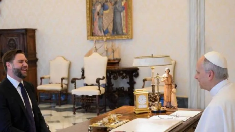 ABD Başkan Yardımcısı, Papa ile flört uygulamaları konusundaki "endişesini" paylaşmış: Gençler flört etmiyor, aile kurmuyorlar