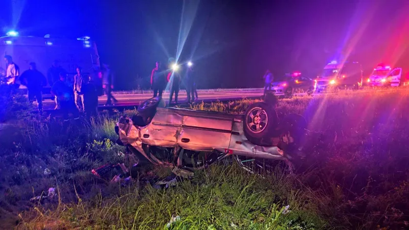 Afyonkarahisar'da şarampole devrilen otomobildeki 7 kişi yaralandı
