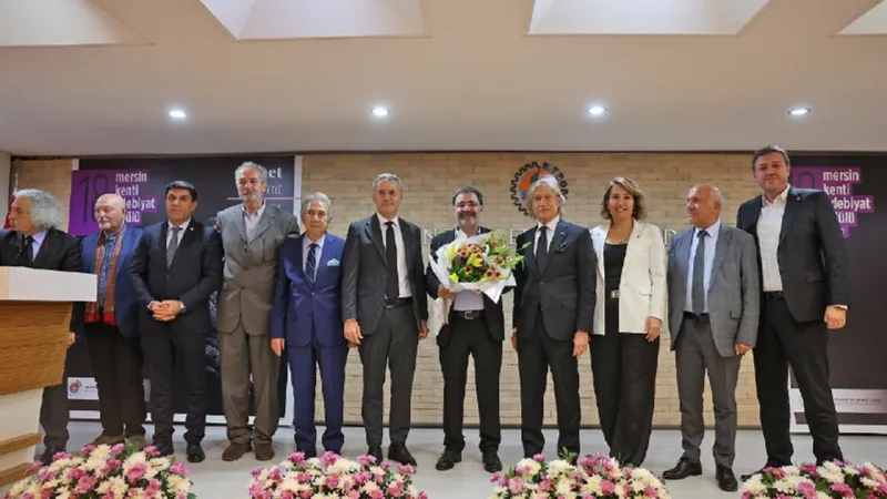 Ahmet Ümit, Mersin Kenti Edebiyat Ödülü'nün 18. yılında ödüle değer görüldü