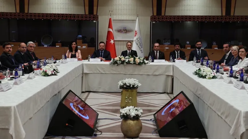 Altun, bakanlıkların basın müşavirleriyle buluştu