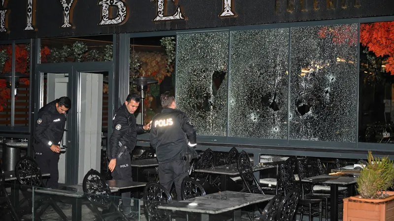Ankara'da sıcak saatler: Bir iş yeri, motosikletli 2 kişi tarafından kurşunlandı