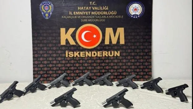Araç değil sanki mühimmat deposu, motoruna kadar silahla doldurmuşlar