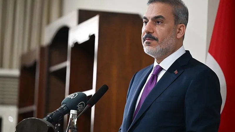Bakan Fidan'dan Hazreti Muhammed'in karikatür çizimini yayımlayan dergiye tepki