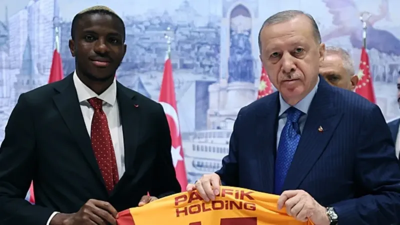 Başkan Erdoğan Galatasaray'ı kabul etti! Osimhen formasını hediye etti