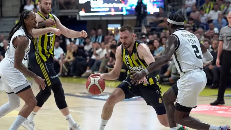 Fenerbahçe'ye Derbi Cezası! Beşiktaş Maçında Neler Yaşandı?