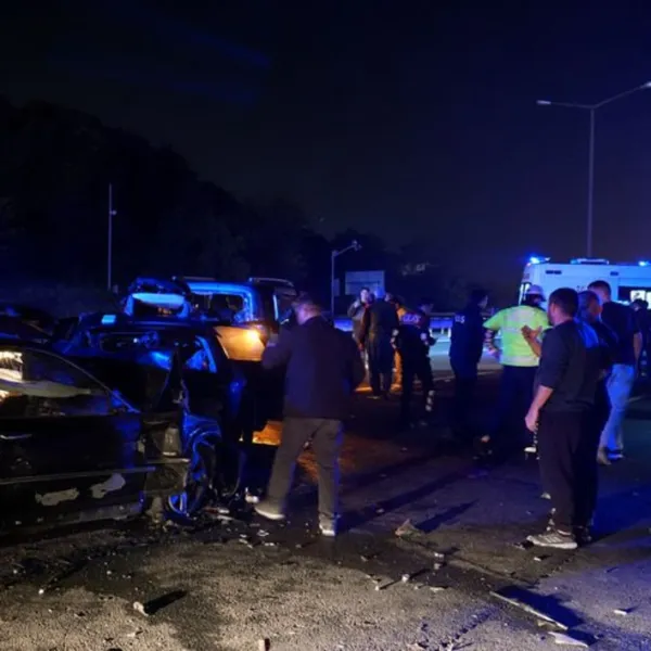 Beykoz'da 5 araçlık zincirleme kaza: 7 yaralı