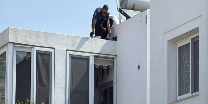 Çatıdan düşen emekli polis hayatını kaybetti