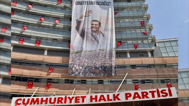 CHP Genel Merkezi'nde Ferdi Zeyrek pankartı: Unutmayacağız