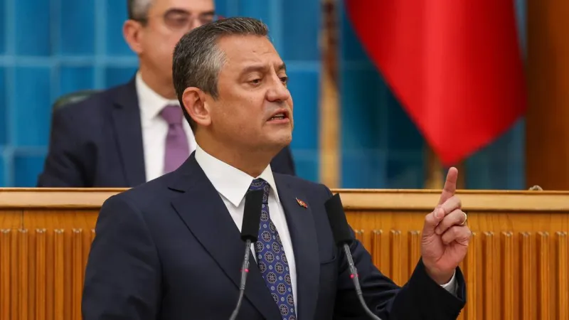 Özel'den Zeyrek Sürprizi! CHP Grup Toplantısında Duygusal Anlar