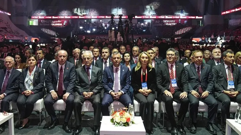 CHP'de iki yılda dördüncü kurultay: Arınma krizi ve tepki çeken LGBT vaadi!