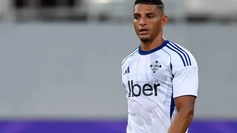 Diego Carlos Como'da şov yapıyor