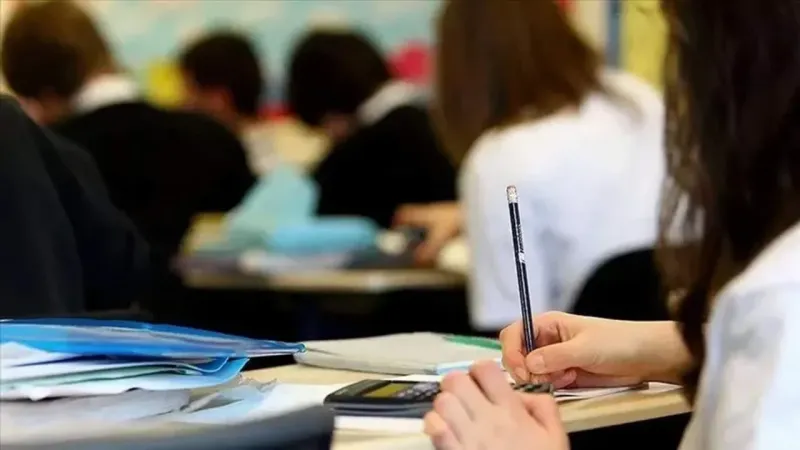 MEB'den Şok Karar: 11. Sınıfta Diploma, 12'de Okul Sadece 1 Gün!