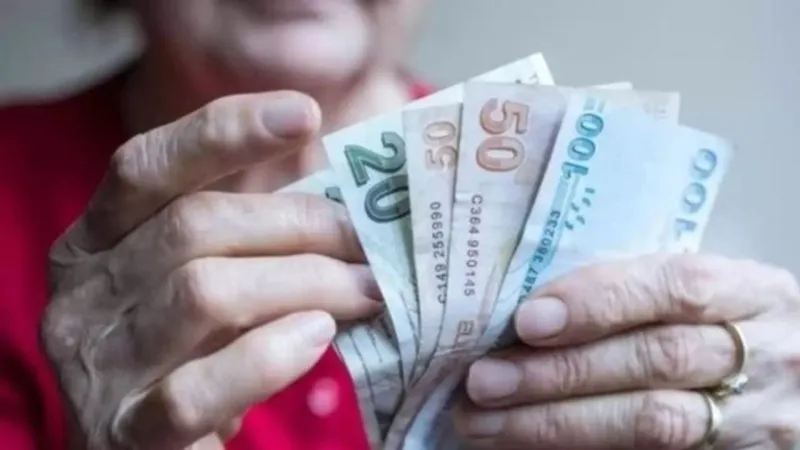 Emekliler Rahat Bir Nefes Alacak! İş Bankası'ndan Emeklilere "Dev Ödeme" Hamlesi