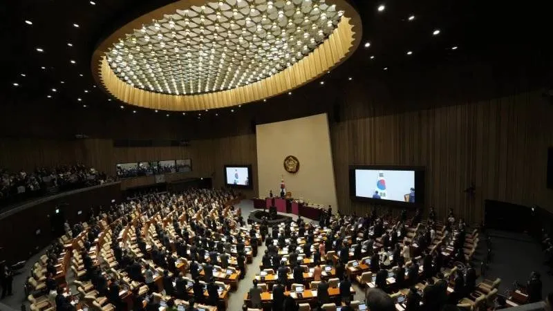 Güney Kore Meclisi, eski Devlet Başkanı Yoon ve eşine yönelik iddialarla ilgili soruşturmayı onayladı