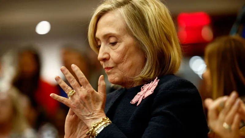 Clinton'dan Şok İddia: Trump Venezuela'ya Savaş mı Çıkaracak?