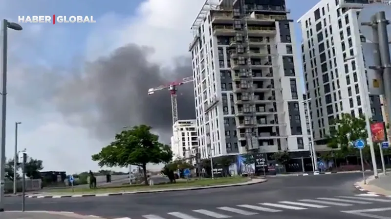 İran, İsrail'i vuruyor! İşte bombardıman anları...
