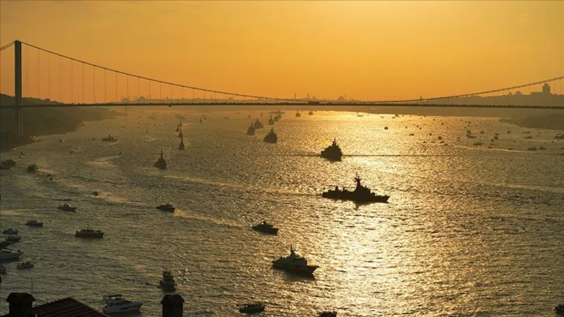 İstanbul Boğazı'nda gemi trafiği askıya alındı!