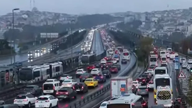 İstanbul'da Trafik Felç! Yoğunluk %80'e Fırladı!
