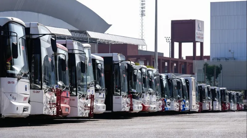 İzmir'de işçilerin grevi nedeniyle belediye hizmetlerinde aksama oldu