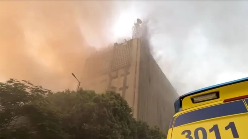 Kahire'de Korkunç Yangın! 22 Yaralı, İnternet Kesintisi Alarmı!