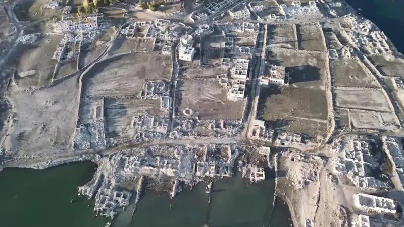 Kars'ta baraj kurudu, kayıp köy ortaya çıktı