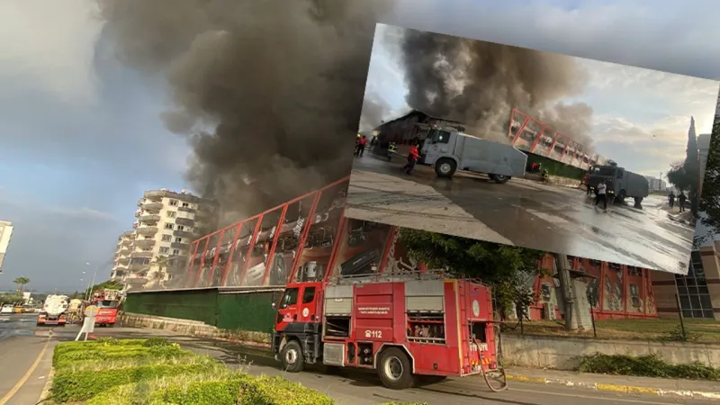 Mersin'de fabrika yangını: Alevler gökyüzüne yükseldi
