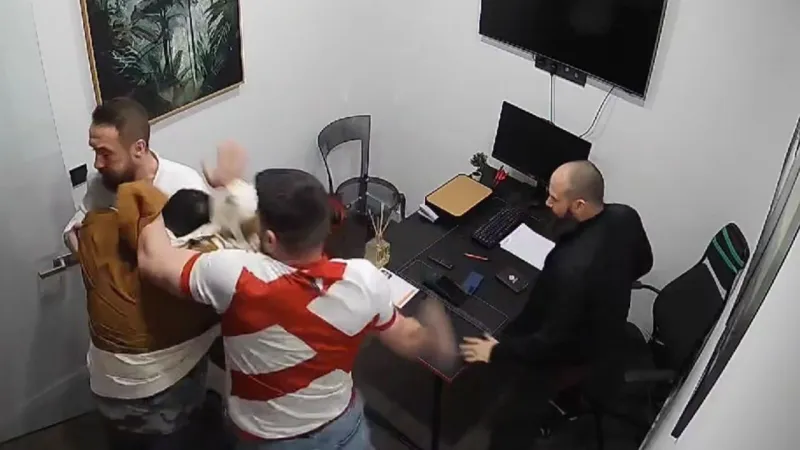 Milli Sporcuya Şok Saldırı! Silahlı Tehdit ve Darp Kamerada!
