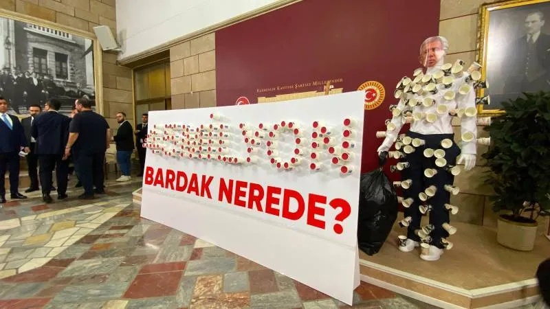 Gökçek'ten Yavaş'a Bardak Soruşturması: O Bardaklar Nerede Kayıp?