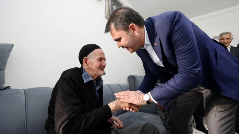Bakan Kurum'dan Depremzede Aileye Sürpriz Ziyaret! Ne Konuşuldu?