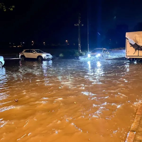 Hatay'da Şiddetli Yağış ve Dolu! Hayat Durma Noktasına Geldi!
