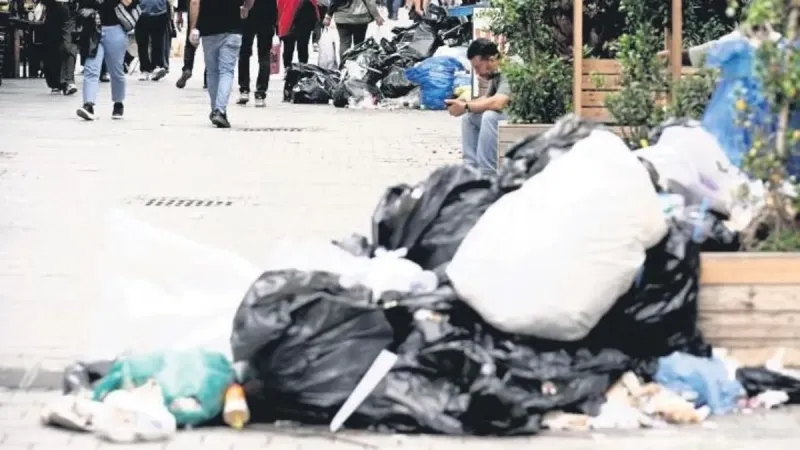İzmir'de Çöp Krizi! Grev Şehri Kokuttu!