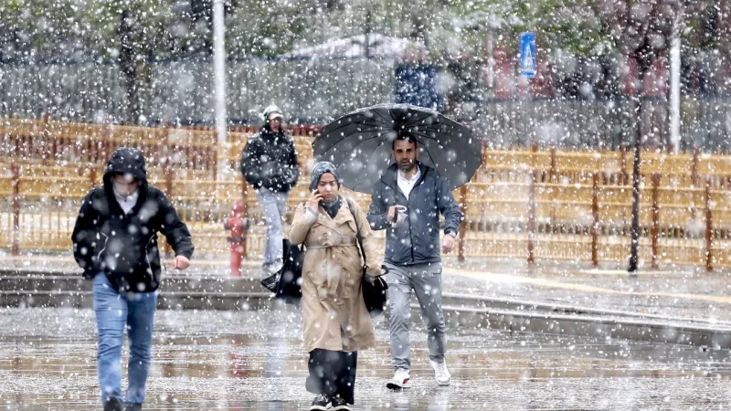 Erzurum'da Mayıs Şoku! Lapa Lapa Kar Herkesi Şaşırttı