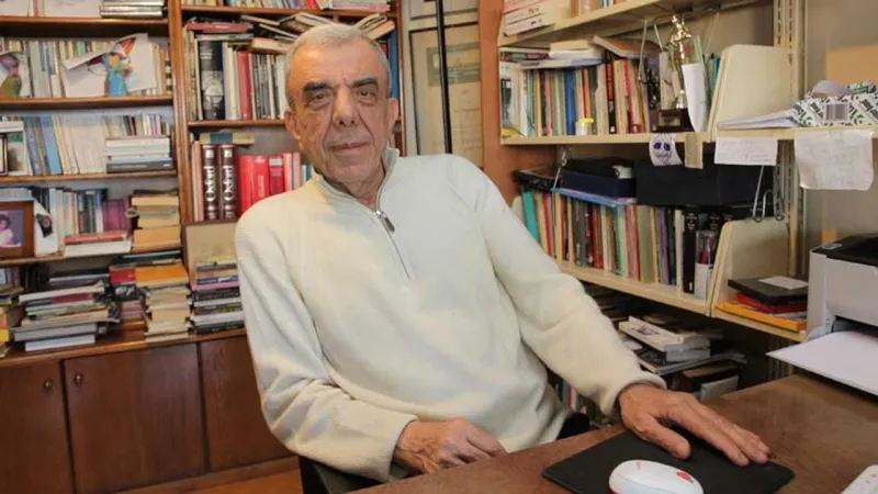 Selvi Boylum Al Yazmalım'ın Yazarı Vefat Etti! Ali Özgentürk Kimdi?