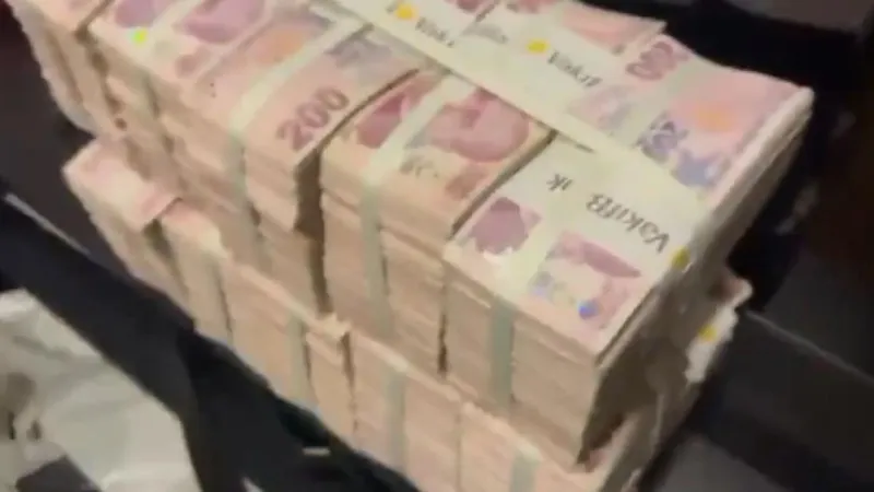 İBB Yolsuzluk Soruşturmasında Milyonlarca Lira Ele Geçirildi