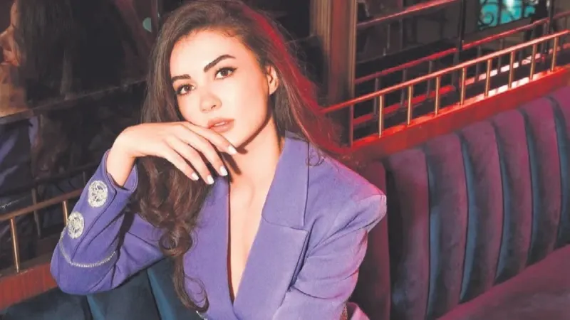 Özberk hayranının kalbini kırmak istemedi ama üzüldüğünü belirtti! 'Yorumların hepsini tek tek okudum'