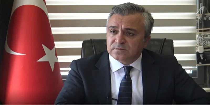 Özgür Erdursun memurları ikiye ayıran tarihi anlattı