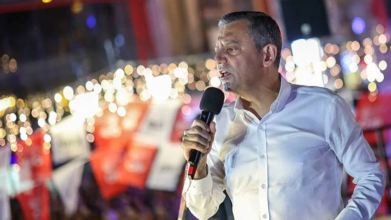 Özgür Özel'den Avcılar'da Tarihi Miting: Millet İradesi Konuştu!