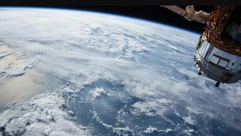 Rus kozmonotlar uzayda yetiştirilen 'ilk kristalleri' topladı