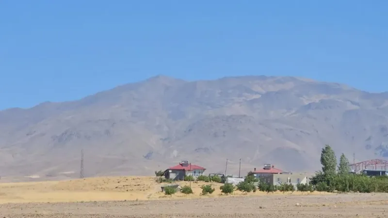 Süphan Dağı'nda Şok! Kar Erimesi Alarm Veriyor!