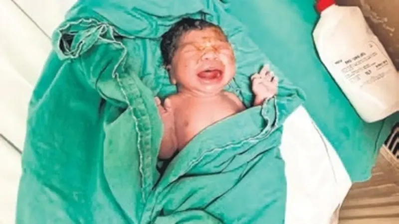 Adana'da Takside Doğan Bebek! Taksicilerden Şok Eden Teklif