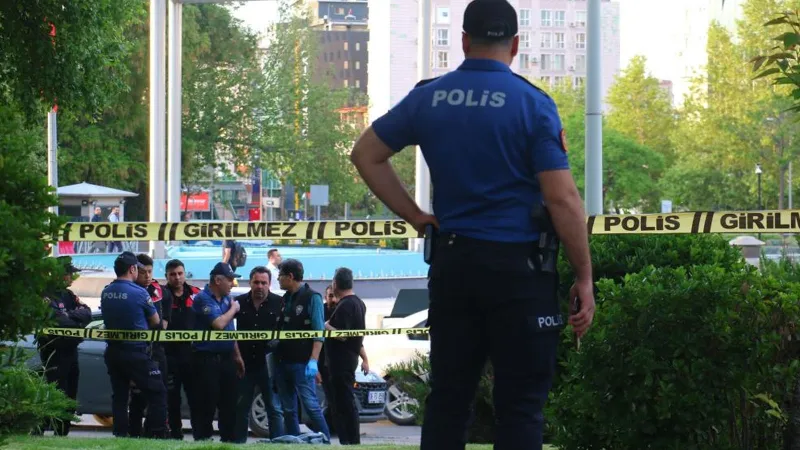TBMM önünde havaya ateş açan saldırgan yakalandı