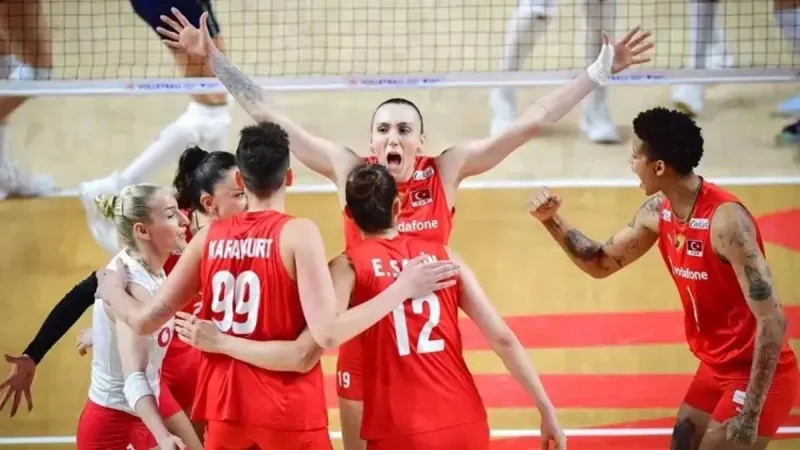 Türkiye Brezilya Voleybol Maçı CANLI: Filenin Sultanları Zirvede Mi?