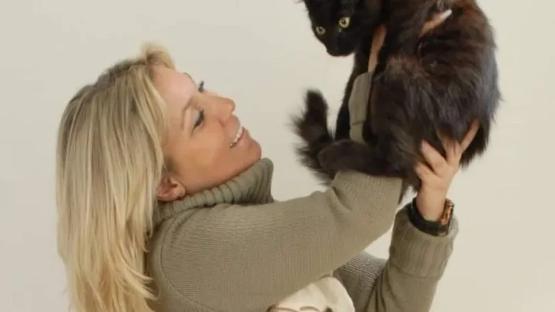 Türkiye'de ilk defa canlı bir kedi ödül aldı ve patiği müzeye konuldu