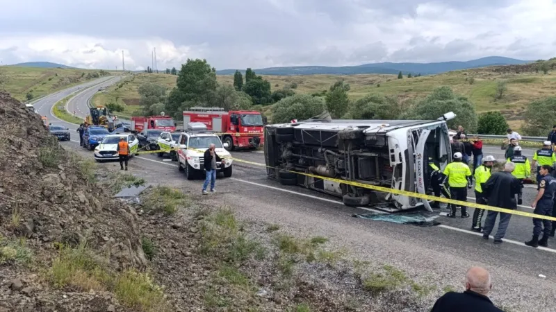 Yozgat'ta midibüs devrildi: 2 ölü, 15 yaralı